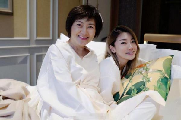 “暴躁千金”程曉玥:逼鄭愷當眾道歉,在上海市中心購400平豪宅 “暴躁千金”程曉玥:逼鄭愷當眾道歉,在上海市中心購400平豪宅