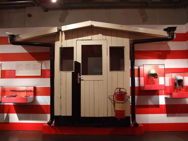 人類第一次接近全面毀滅的一刻，查理檢查站事件，背後的那些故事