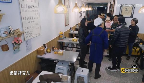 老百姓陪著鄧超錄製到半夜兩點半,《五哈》強凹的正能量令人尷尬 老百姓陪著鄧超錄製到半夜兩點半,《五哈》強凹的正能量令人尷尬