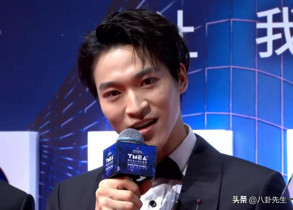 音樂盛典紅毯明星未ps狀態:薛之謙臉圓,鬱可唯卡粉,金子涵發福 音樂盛典紅毯明星未ps狀態:薛之謙臉圓,鬱可唯卡粉,金子涵發福