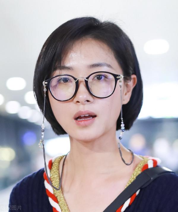 知性幹練：萬茜