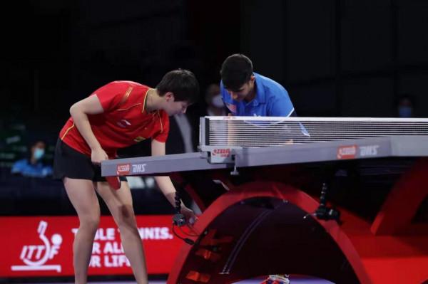 休斯敦世乒賽中美跨國混雙組合首次合練 交換球衣