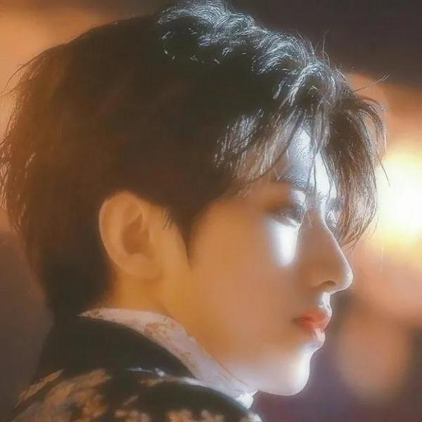 蔡徐坤明星頭像：你是人間星光，不要笑我沒長大我只是不想複雜