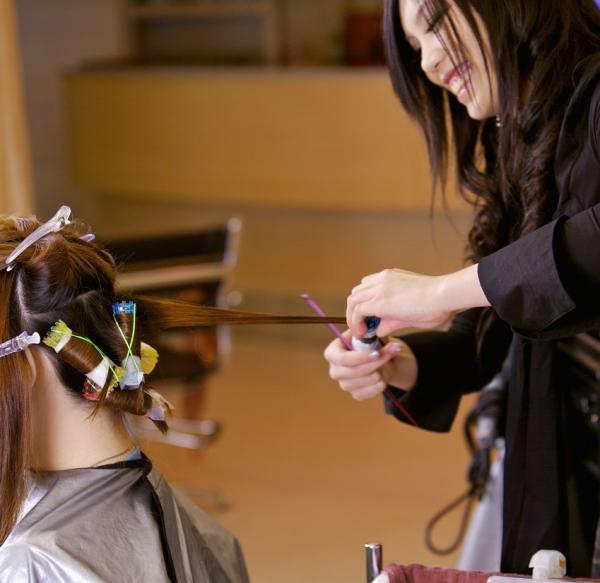 花五六百燙的頭髮,第二天就不太卷,以前一兩百燙髮能保持一年 花五六百燙的頭髮,第二天就不太卷,以前一兩百燙髮能保持一年