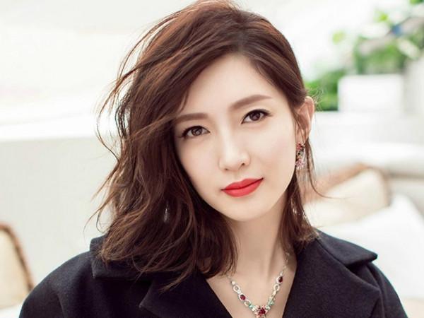 “清冷女神”江疏影的人生故事，和她背後的7個男人