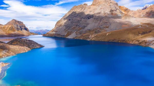 川西海拔最高最大最藍的海子——亞莫措根