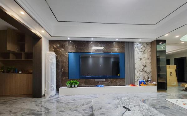 雙11又添爆款，一月間幾萬人買了98英寸電視，客廳大的人很多