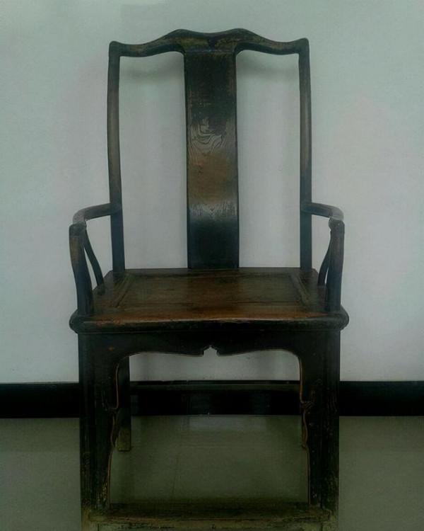 1982年，北京老人撿回兩把&OpenCurlyDoubleQuote;破椅子&rdquo;，29年後竟拍出2300萬的天價