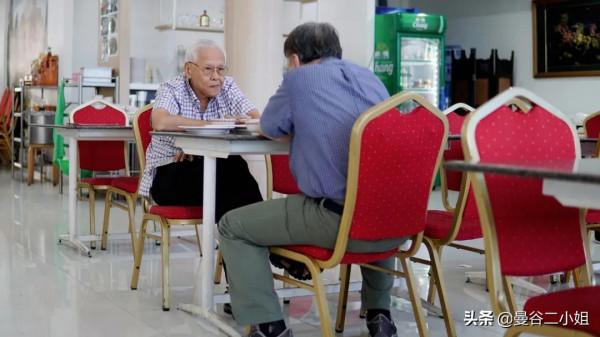 中國人在泰國生活，慕名來吃曼谷的中餐廳，一隻滷鵝傳了四代人