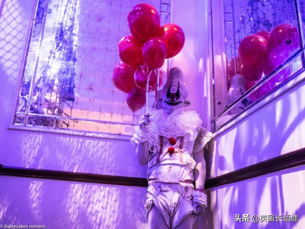 英國人為了萬聖節有多拼？上萬鎊佈置家門口，凌晨四點買裝飾...