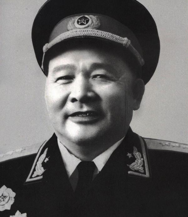 1957年，一林場工人進京，徐海東午睡前交代：他來時要叫醒我