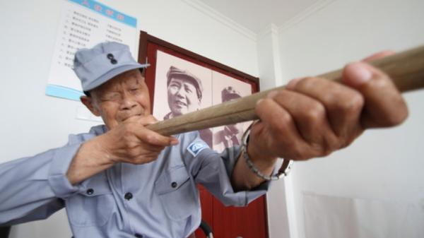 高其煊：咳血10年去看病，因咳出子彈嚇得醫生報警，暴露真實身份