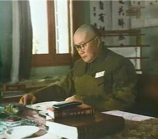 劉伯承失去右眼，右腿殘疾，低谷時被兒子出賣，歷經磨難成就軍神