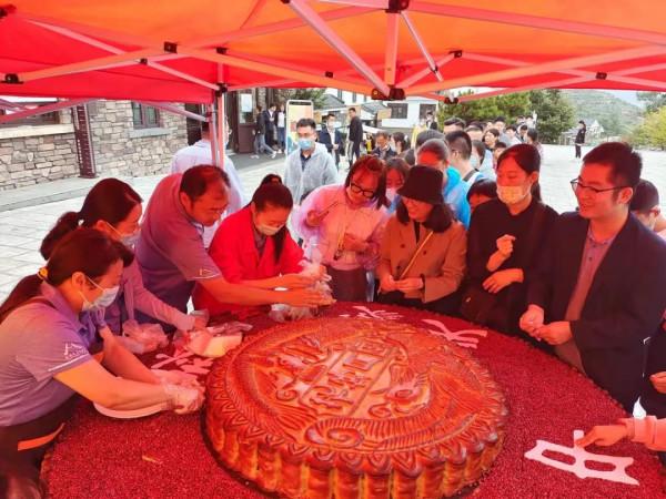雨後天晴絕美雲海惹人醉!超大月餅免費吃!盡享中秋團圓之樂! 雨後天晴絕美雲海惹人醉!超大月餅免費吃!盡享中秋團圓之樂!