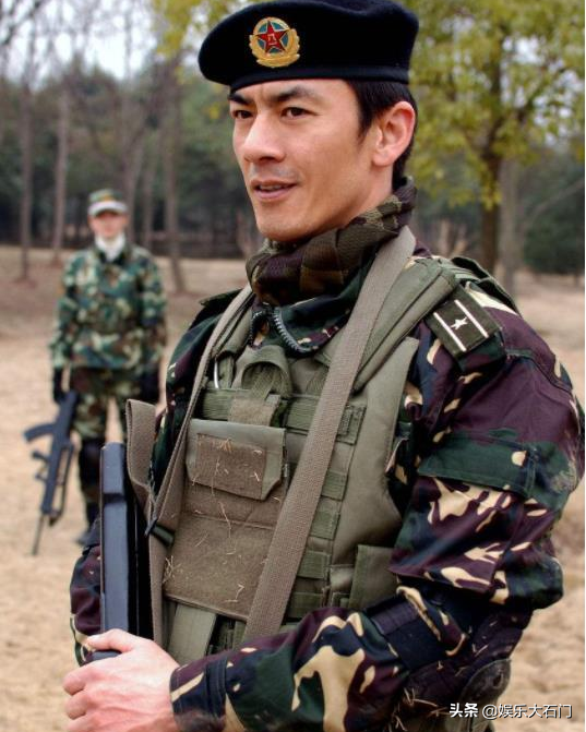 “娘娘腔”別再演軍人了,這5位男神告訴你,當兵的人有一身正氣 “娘娘腔”別再演軍人了,這5位男神告訴你,當兵的人有一身正氣