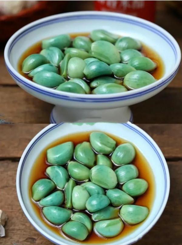 冬天必吃的臘八蒜,只需幾步就可以醃製出好吃又下飯的臘八蒜 冬天必吃的臘八蒜,只需幾步就可以醃製出好吃又下飯的臘八蒜