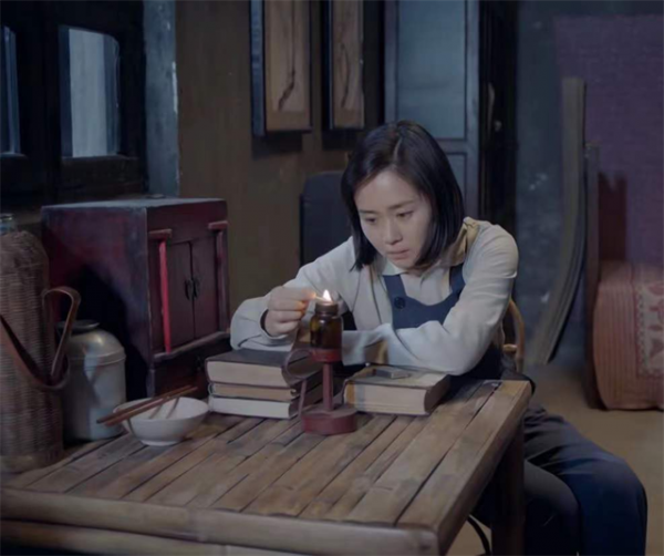 她57歲從軍，60歲入獄，女婿不僅當了國家總理，女兒也是正國級