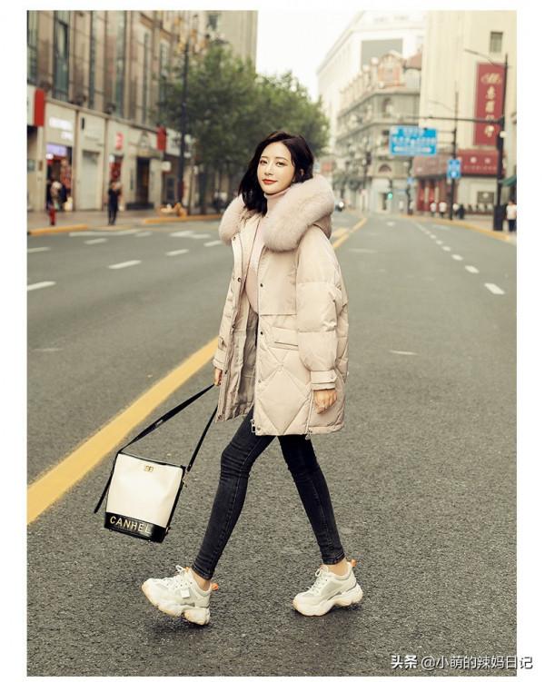 大衣+短裙、羽絨服+九分褲,才是矮個子的正確穿搭,顯高還顯瘦 大衣+短裙、羽絨服+九分褲,才是矮個子的正確穿搭,顯高還顯瘦