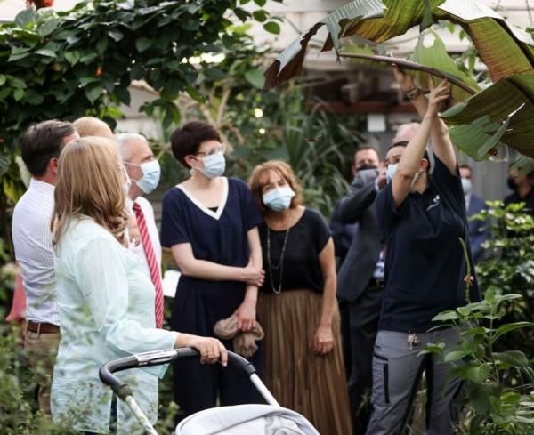 一歲多的查爾斯王子又營業了,小傢伙玩得太嗨,腿上沾滿了泥 一歲多的查爾斯王子又營業了,小傢伙玩得太嗨,腿上沾滿了泥