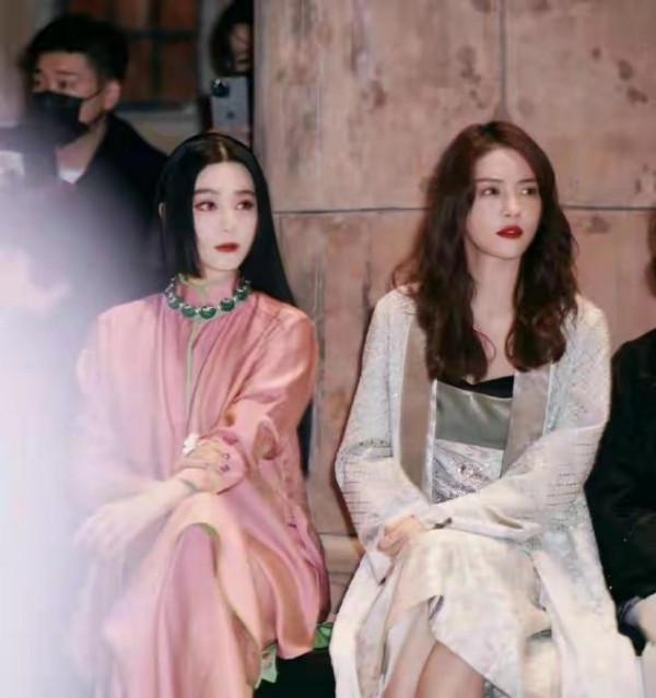 范冰冰剪新發型看秀,公主切配日系妝好怪異,臉白過頭像假人 范冰冰剪新發型看秀,公主切配日系妝好怪異,臉白過頭像假人