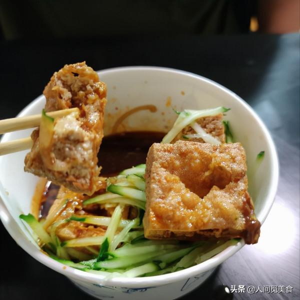 福建這家1998年的店，靠一道重口味小吃火了，聞著臭卻日賣上萬元