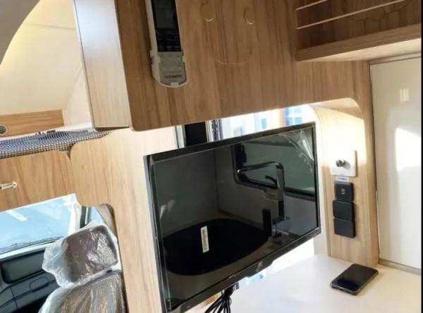 隆翠1號C638雙拓展旗艦版：銀白色車身科幻風拉滿 整合前沿黑科技