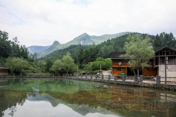 梵淨山下的雲舍村，曾經猴子愛喝的水，現在成了村民們的天然冰箱