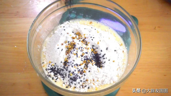 不要烤箱，不用揉麵，自制桂花芝麻熱鬆餅，香味絕了