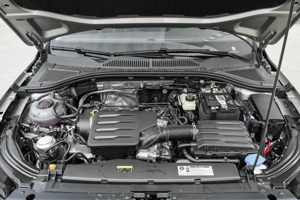 油耗5.5L的德系大家轎,價格低廉品質高,空間也不錯,大眾朗逸 油耗5.5L的德系大家轎,價格低廉品質高,空間也不錯,大眾朗逸