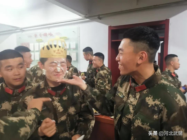 兵哥哥們專屬“集體生日會”，你羨慕嗎？
