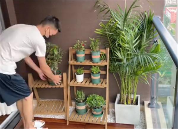 24歲小夥用一個月工資，改造小陽臺，花一點錢改成自己喜歡的樣子