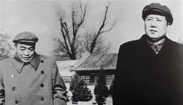 毛主席晚年迷上看電影，中央借來李小龍電影，邵逸夫卻異常緊張