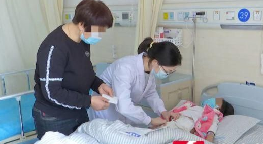 女童跳繩後突然下腹劇烈疼痛，緊急送醫發現：卵巢蒂部扭轉720度