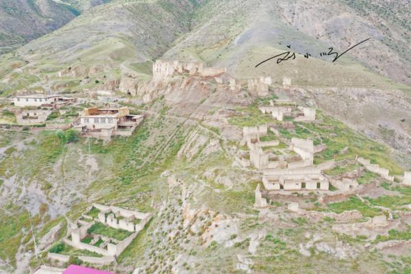 西藏昌都的重要遺址，曾經是進出西藏的咽喉要道，現在卻乏人問津