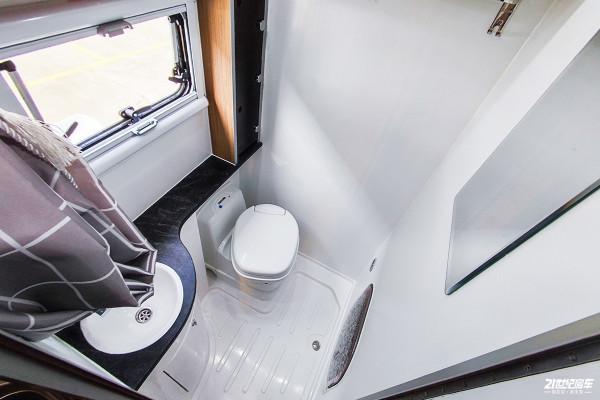 小額頭有兩張床,L型會客區滿足多人使用,新星新依途T600 小額頭有兩張床,L型會客區滿足多人使用,新星新依途T600