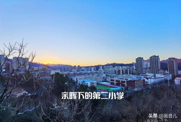 靜悄悄的夕陽靜悄悄的山