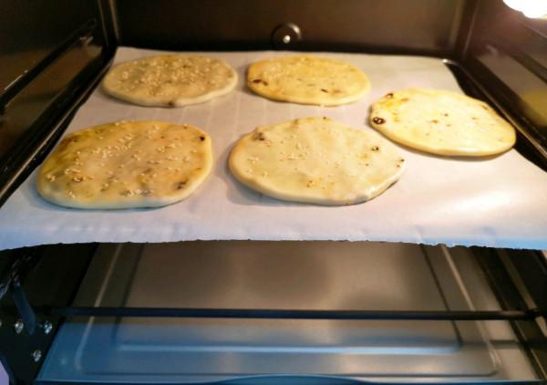 自制梅菜肉醬燒餅，在家也能吃到特色小吃，鮮香適宜，味道很棒