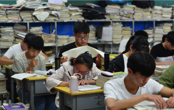 雙減後再添“新規”，高三複習時間被嚴格限制，學生家長著急了