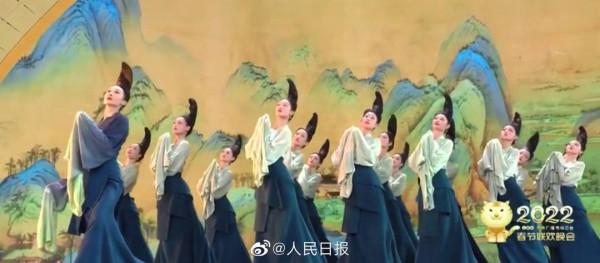 《只此青綠》中舞者的髮型是什麼髻？古典髮髻中能找到同款嗎？