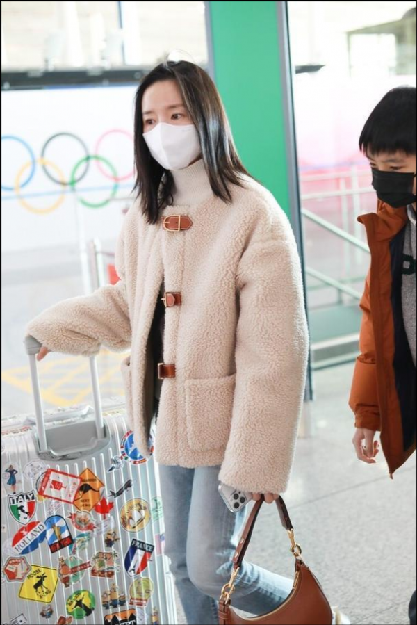 41歲董潔顏值回春！穿粉色衛衣驚豔亮相變少女，素顏狀態更開掛
