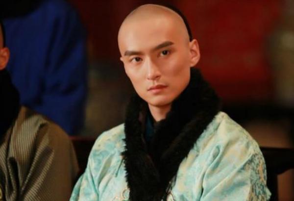 他是皇太極的長子，被多爾袞冤殺，11代後出了一位家喻戶曉的女人