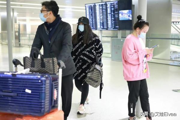 李湘女兒罕走機場，12歲穿1萬外套打扮奢侈似媽翻版，老爸似助理