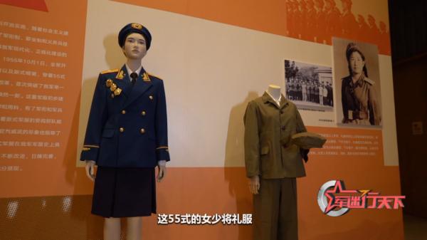 軍迷體驗不同時期女軍服,你更喜歡哪一套? 軍迷體驗不同時期女軍服,你更喜歡哪一套?
