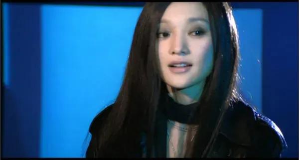 用每年一張劇照的形式，呈現周迅17歲至47歲出道30年的容貌變化