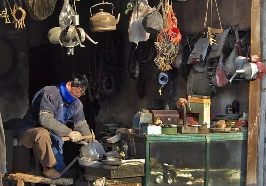 70年代難得一見的手工人老照片,好熟悉!有的快失傳… 70年代難得一見的手工人老照片,好熟悉!有的快失傳…