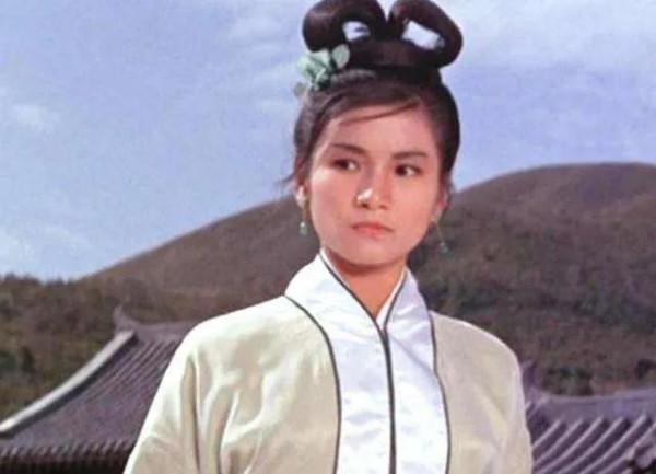 嫁入豪門，懷孕8次流產4次後淨身出戶，一代打星鄭佩佩的心酸往事