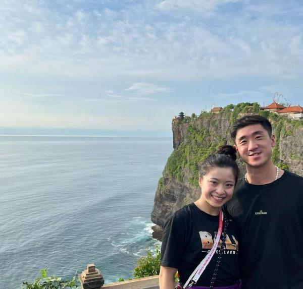 好訊息！中國羽毛球世界第七公佈戀情，女友是其隊友膚白貌美