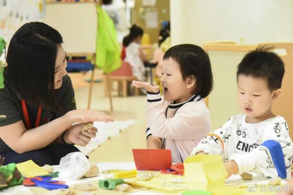 父母們為孩子苦苦尋找的幸福感,究竟什麼模樣? 父母們為孩子苦苦尋找的幸福感,究竟什麼模樣?