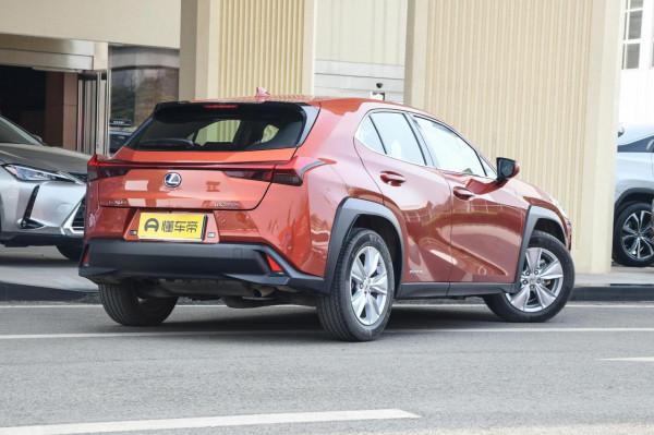 雷克薩斯UX：5門5座SUV，搭載2&period;0L&plus;E-CVT，油耗經濟，造型穩重