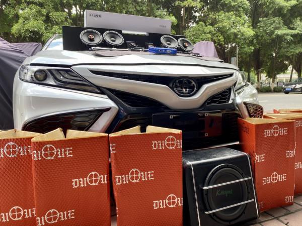 新款凱美瑞改裝酷爵兩分頻，再上一套氛圍燈-雲浮雲星汽車音響